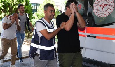 İzmir’de rüşvet operasyonu: 77 şüpheli adliyede