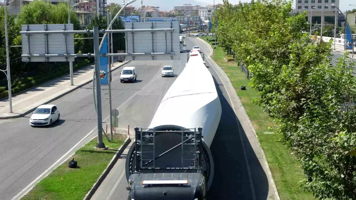 Malatya’da Rüzgar Gülü Türbinlerinin Taşınması