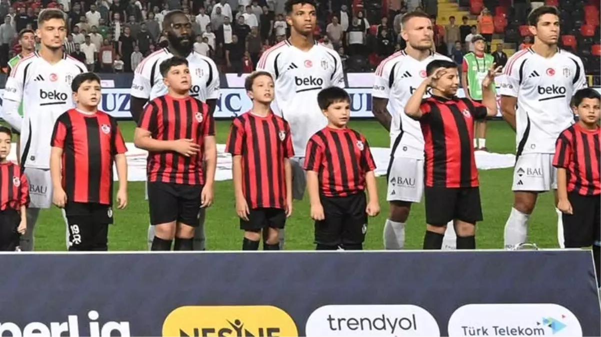 Beşiktaş’ın yıldız futbolcusu sahayı acı içinde terk etti